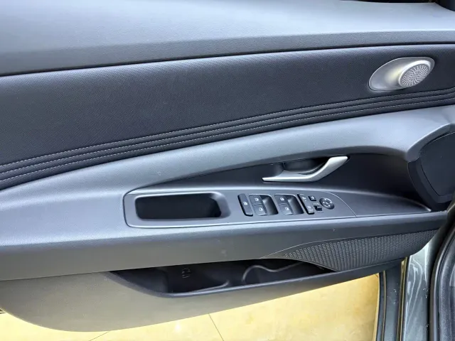 Hyundai Elantra — Фото автомобиля 14