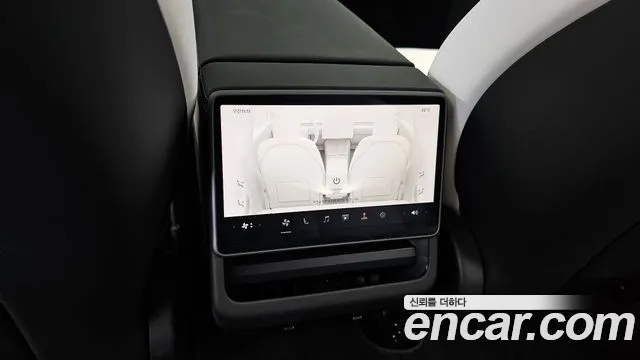 Tesla Model 3 — Фото автомобиля 30