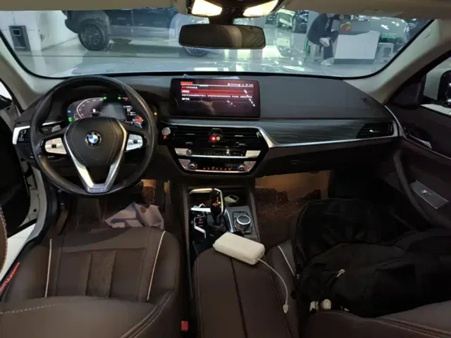 BMW 5 Series — Фото автомобиля 9