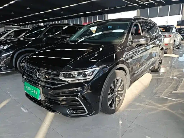 Фотография автомобиля — Volkswagen Tiguan L