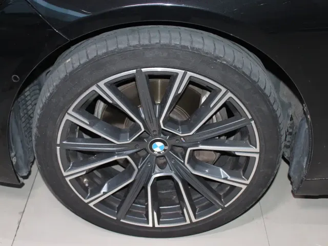 BMW 7 Series — Фото автомобиля 14