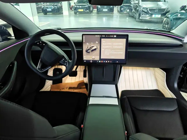 Tesla Model 3 — Фото автомобиля 6