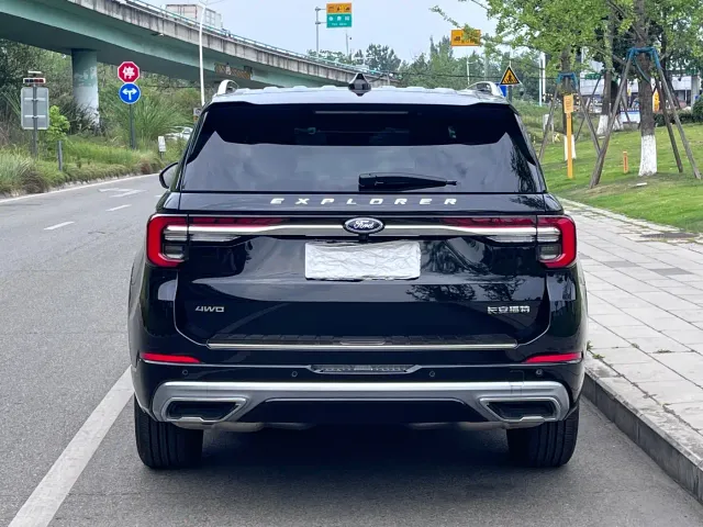 Ford Explorer — Фото автомобиля 5