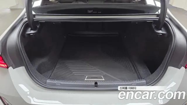 BMW i5 — Фото автомобиля 17