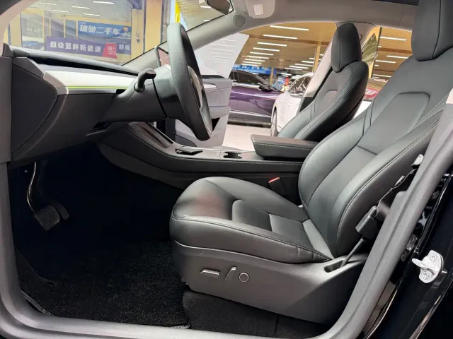 Tesla Model Y — Фото автомобиля 9