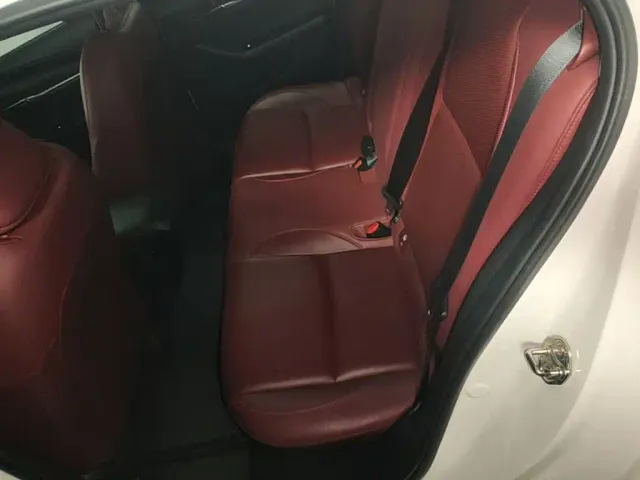 Mazda Axela — Фото автомобиля 16