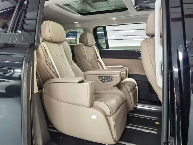 Xpeng X9 — Фото автомобиля 6