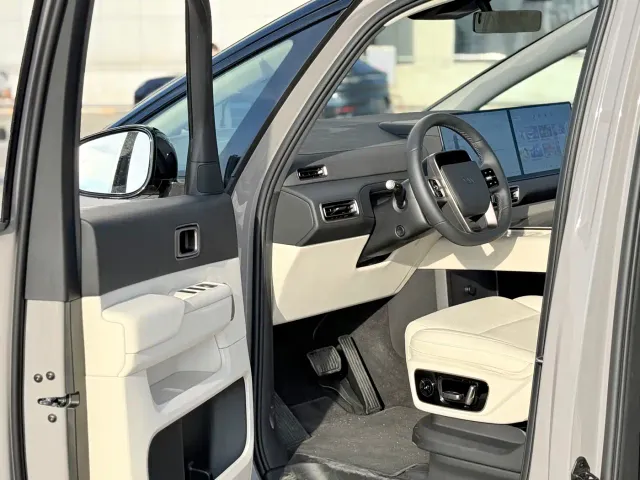 Li Auto MEGA — Фото автомобиля 4