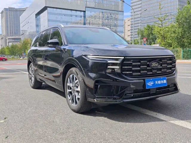 Ford Edge — Фото автомобиля 3