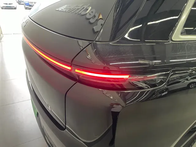 Li Auto L8 — Фото автомобиля 23