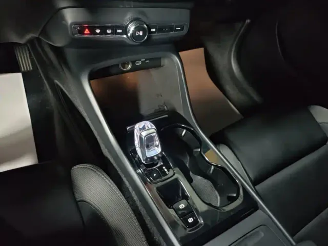 Volvo XC40 — Фото автомобиля 13