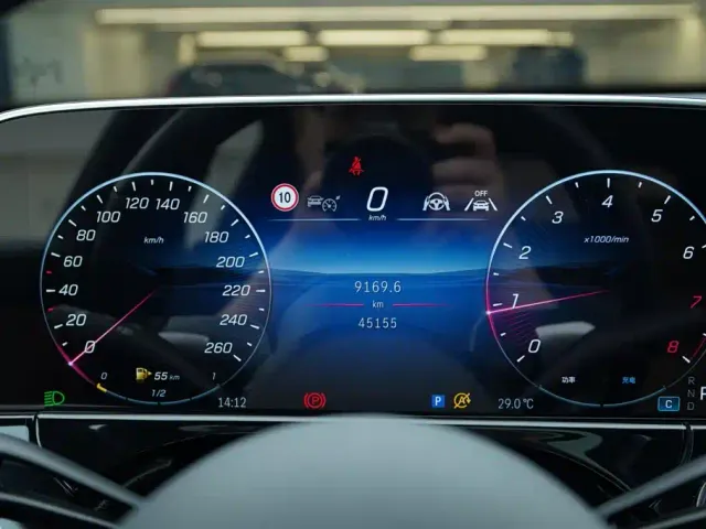 Mercedes-Benz E-Class — Фото автомобиля 7