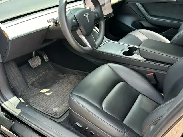 Tesla Model 3 — Фото автомобиля 4