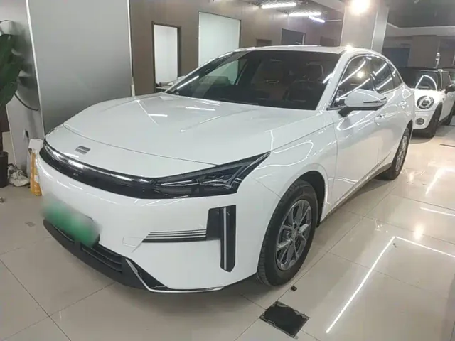 Фотография автомобиля — Geely Galaxy L6