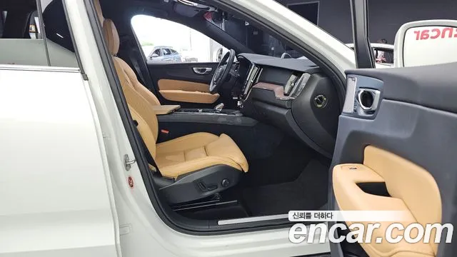 Вольво XC60 — Фото автомобиля 3