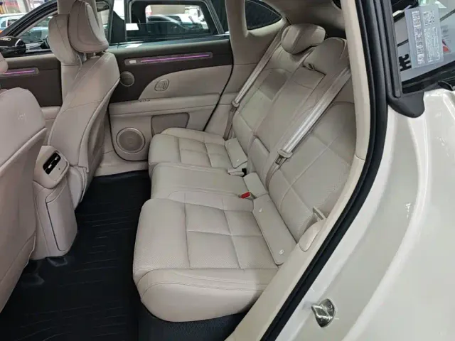 IM Motors LS6 — Фото автомобиля 16