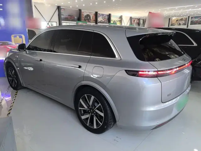Li Auto L7 — Фото автомобиля 4