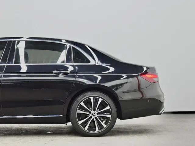 Mercedes-Benz E-Class — Фото автомобиля 26