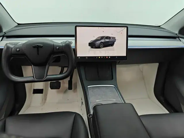 Tesla Model Y — Фото автомобиля 12