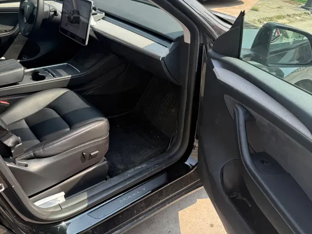 Tesla Model Y — Фото автомобиля 10