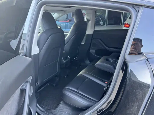 Tesla Model Y — Фото автомобиля 6