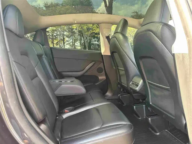 Tesla Model Y — Фото автомобиля 11