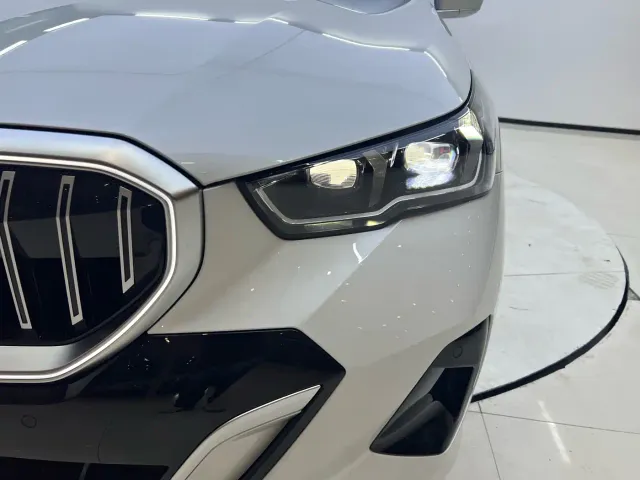 BMW 5 Series — Фото автомобиля 6