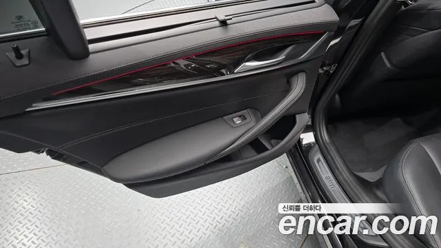 BMW 5 Series G30 — Фото автомобиля 25