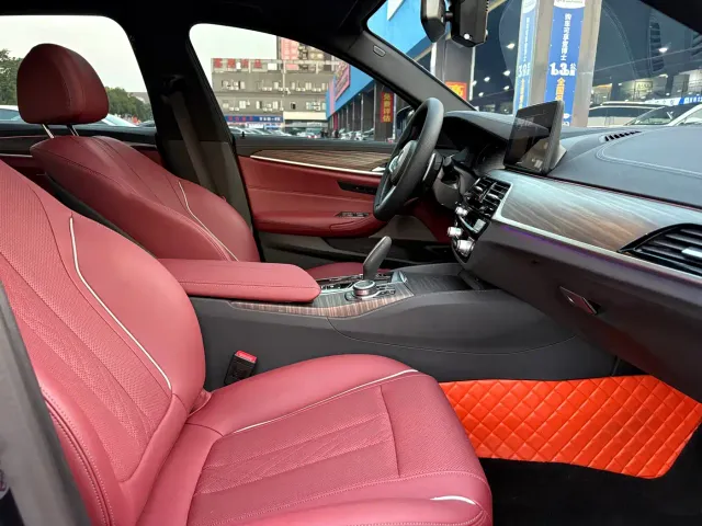 BMW 5 Series — Фото автомобиля 12