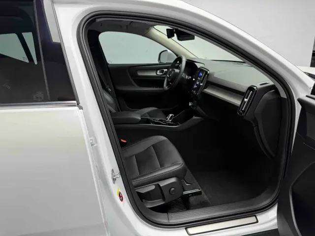 Volvo XC40 — Фото автомобиля 7