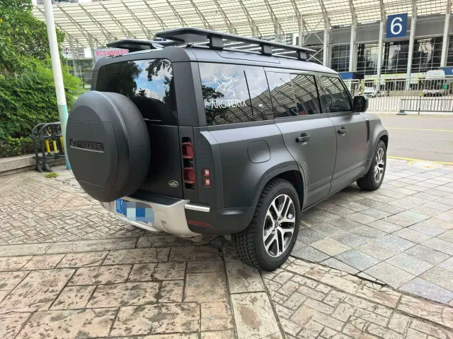 Land Rover Defender — Фото автомобиля 11