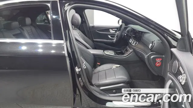 Mercedes-Benz E-Class — Фото автомобиля 25