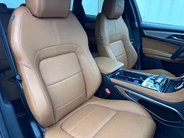 Jaguar F-Pace — Фото автомобиля 11