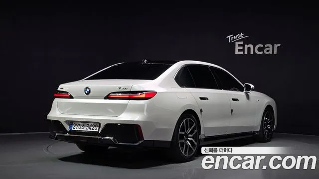 BMW 7-Series 7 серия (G70) 740i xDrive M Sport — Фото автомобиля 2