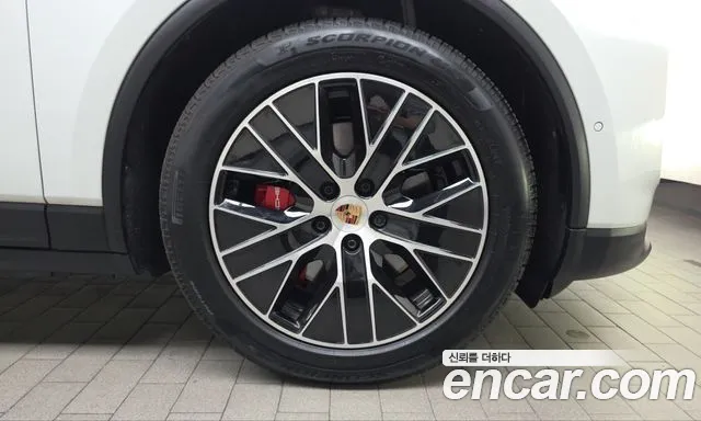 Porsche Macan Electric — Фото автомобиля 6
