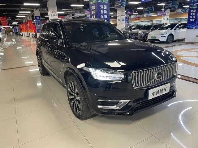 Volvo XC90 — Фото автомобиля 2