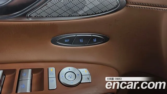 Genesis GV70 — Фото автомобиля 30