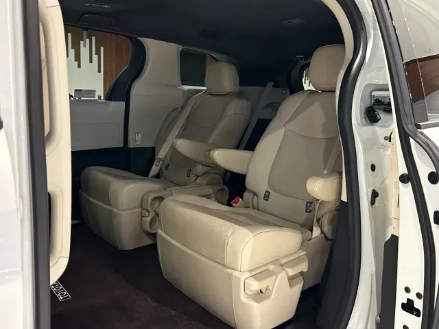 Toyota Sienna — Фото автомобиля 16