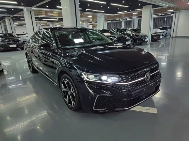 Volkswagen Passat — Фото автомобиля 3