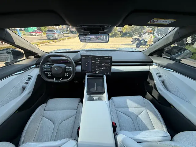 Xpeng P7 — Фото автомобиля 6