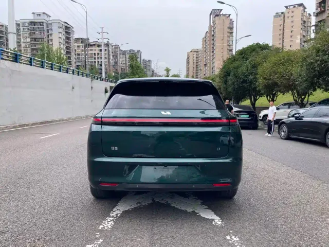 Li Auto L7 — Фото автомобиля 6