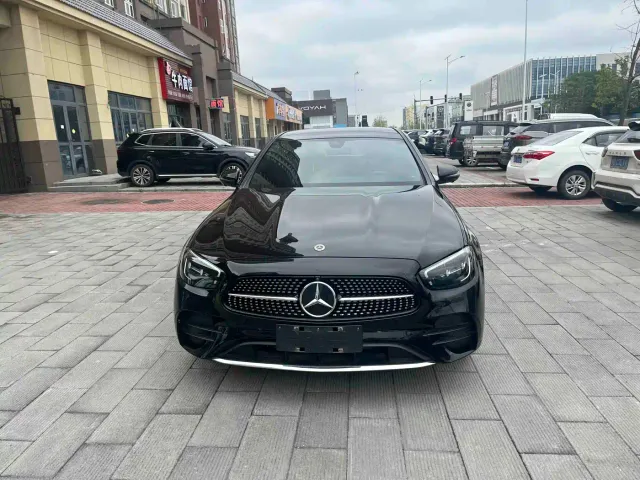 Mercedes-Benz E-Class — Фото автомобиля 2