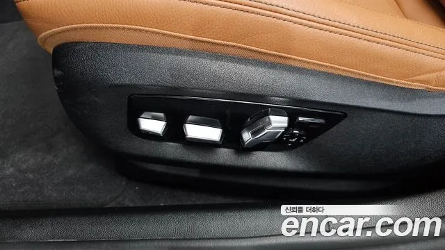 BMW 5 Series G30 — Фото автомобиля 30