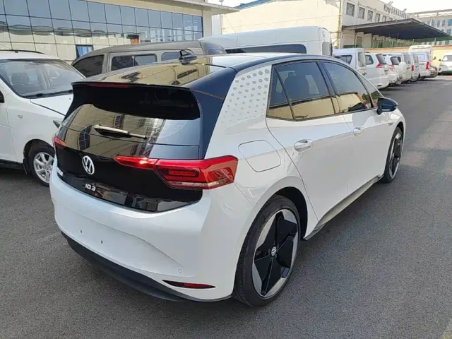 Volkswagen ID.3 — Фото автомобиля 6