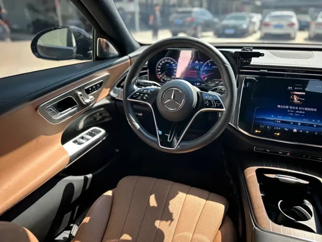 Mercedes-Benz E-Class — Фото автомобиля 14