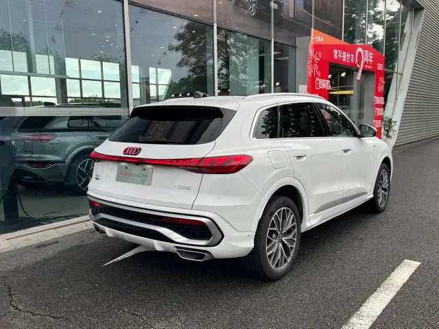Audi Q5L — Фото автомобиля 2