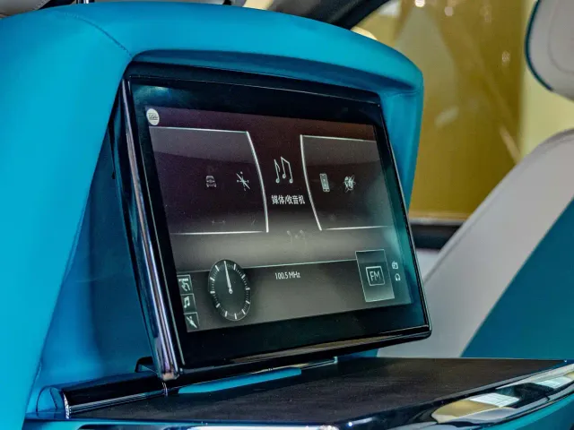 Rolls-Royce Cullinan — Фото автомобиля 23