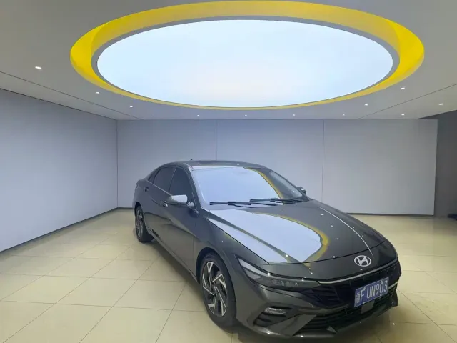 Hyundai Elantra — Фото автомобиля 2