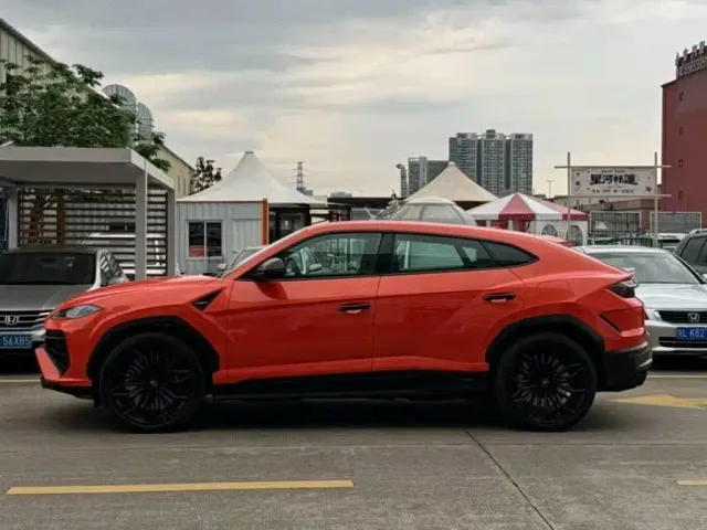 Lamborghini Urus — Фото автомобиля 2