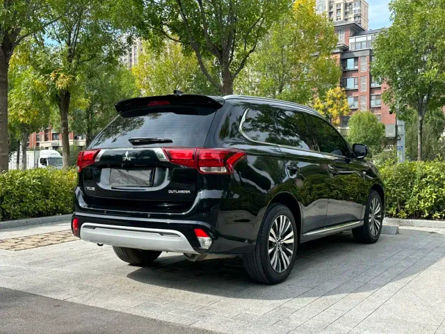 Mitsubishi Outlander — Фото автомобиля 4